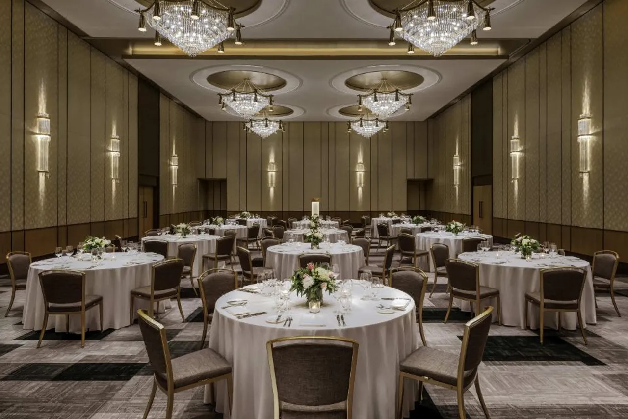 Fairmont Century Plaza — rooms and atmosphere