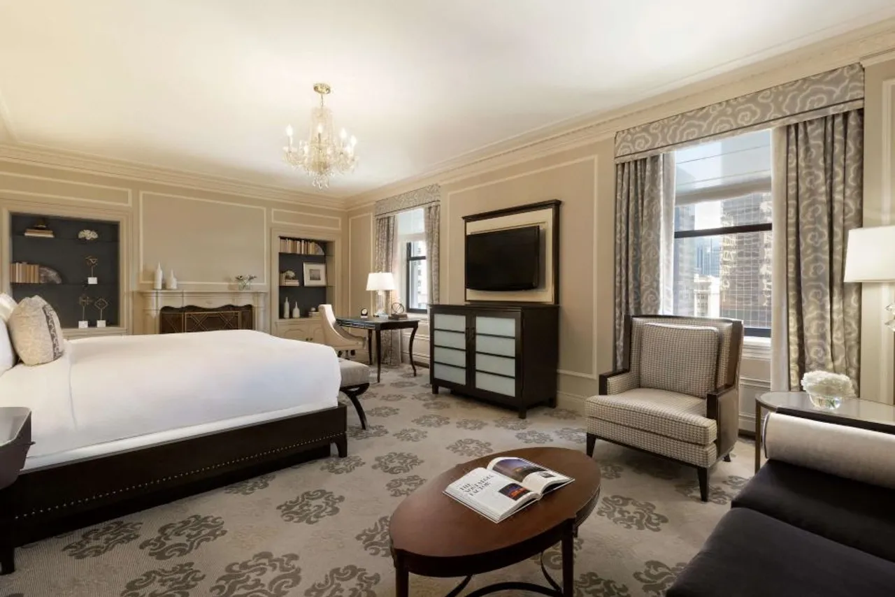 Fairmont Hotel Vancouver — rooms and atmosphere