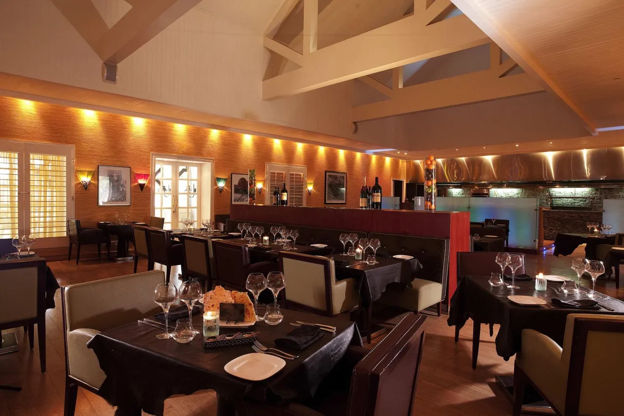 Fairmont The Norfolk — rooms and atmosphere