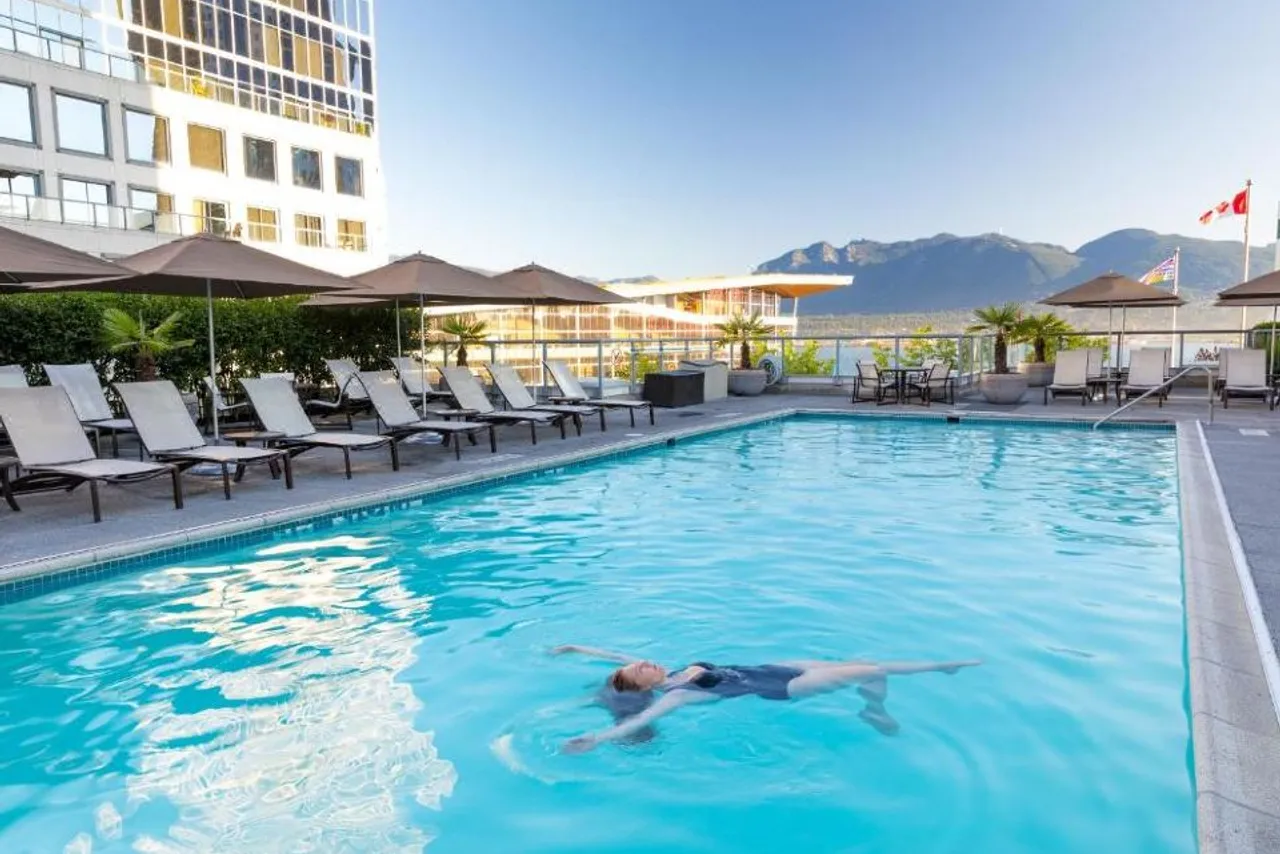 Fairmont Waterfront — rooms and atmosphere