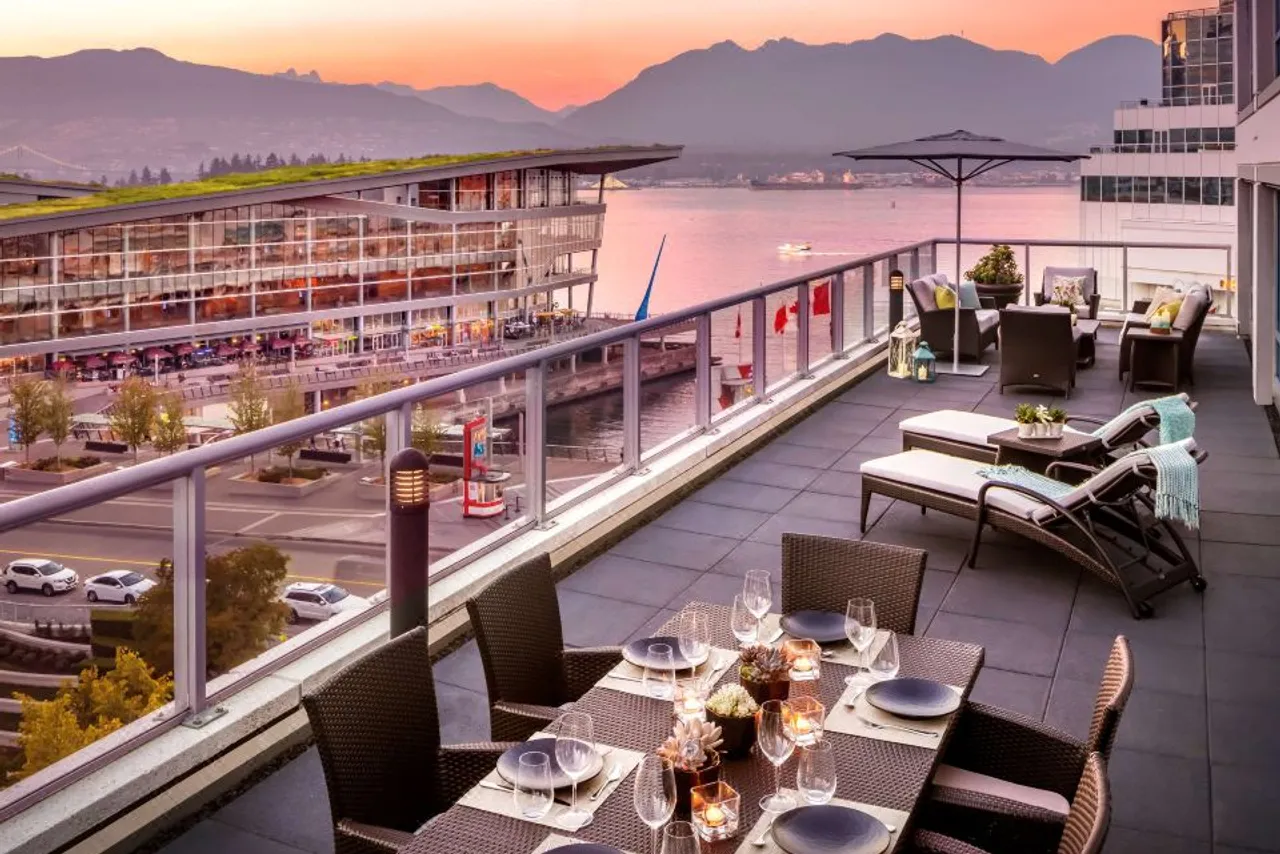 Fairmont Waterfront — rooms and atmosphere