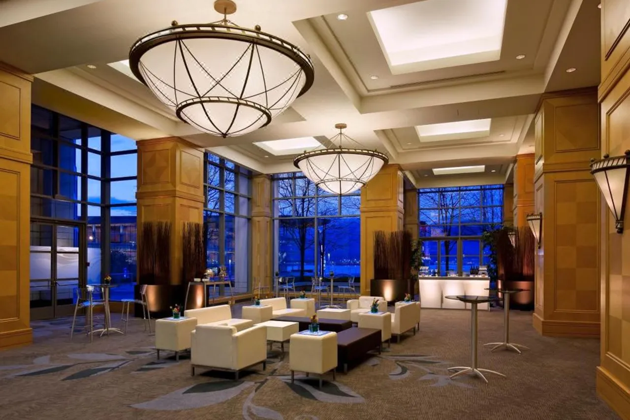 Fairmont Waterfront — rooms and atmosphere