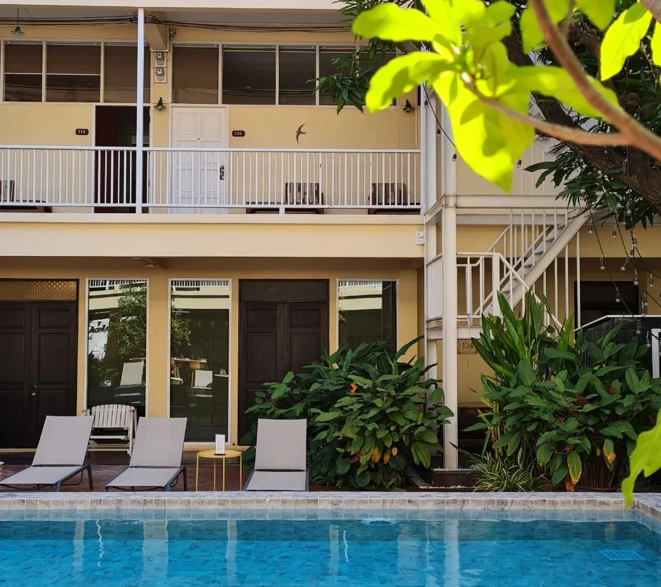 Feung Nakorn Balcony Rooms and Cafe — rooms and atmosphere
