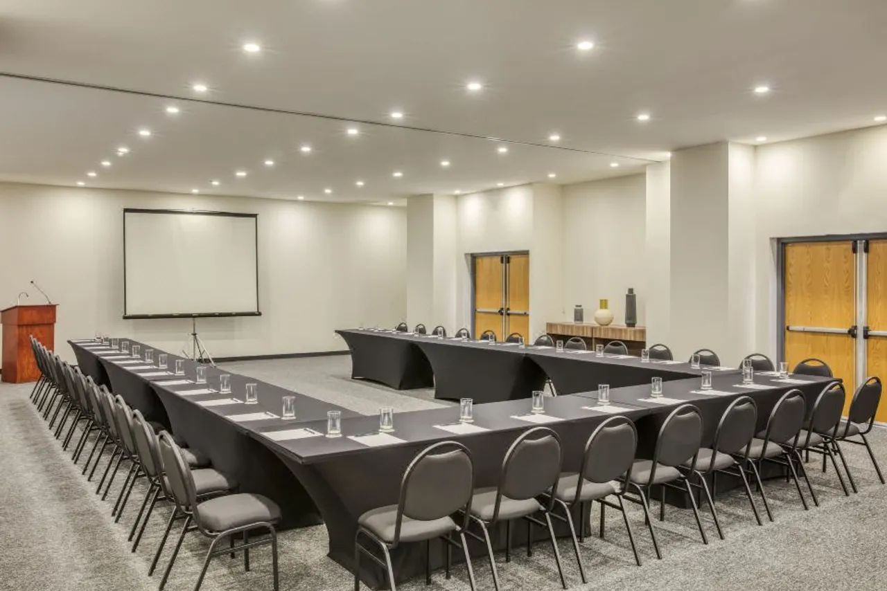 Fiesta Inn Guadalajara Periferico Poniente — rooms and atmosphere