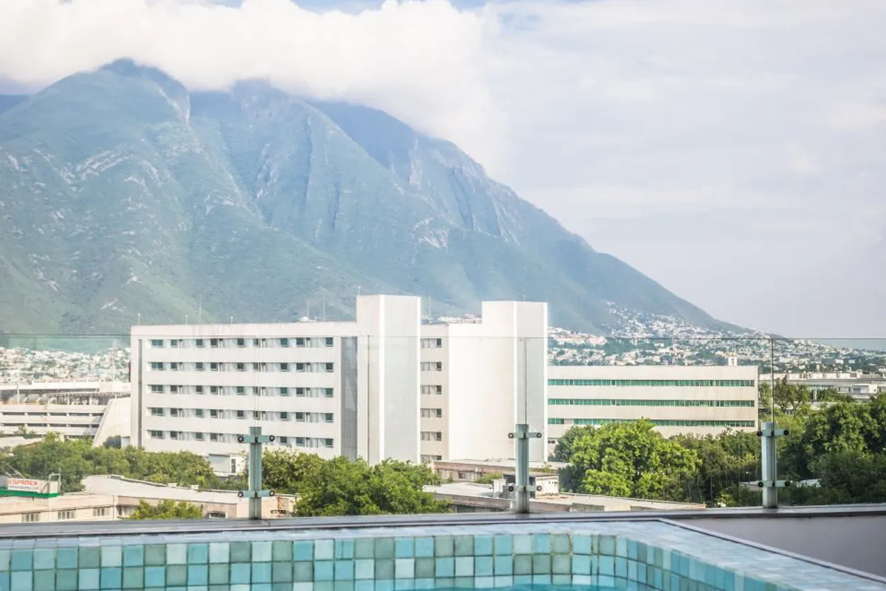 Fiesta Inn Monterrey Tecnologico — rooms and atmosphere