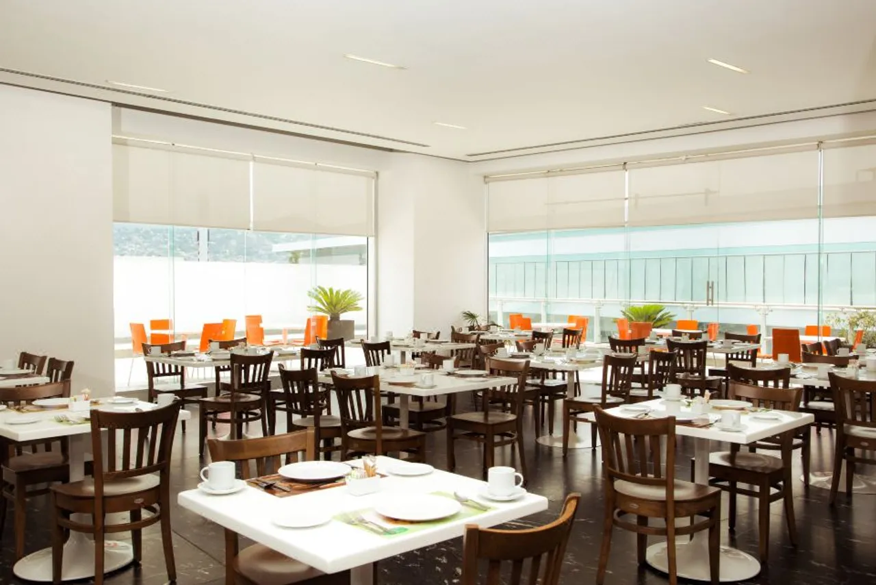 Fiesta Inn Monterrey Tecnologico — rooms and atmosphere