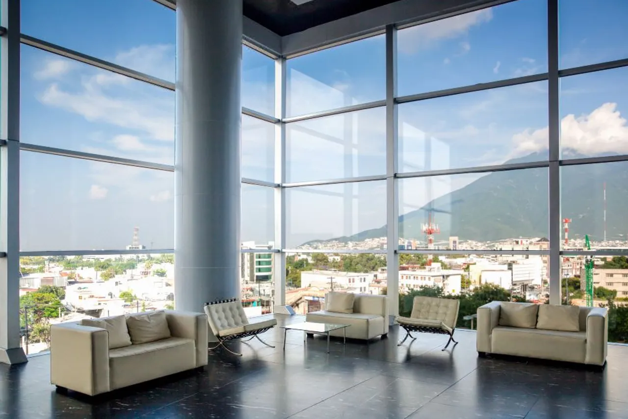 Fiesta Inn Monterrey Tecnologico — rooms and atmosphere
