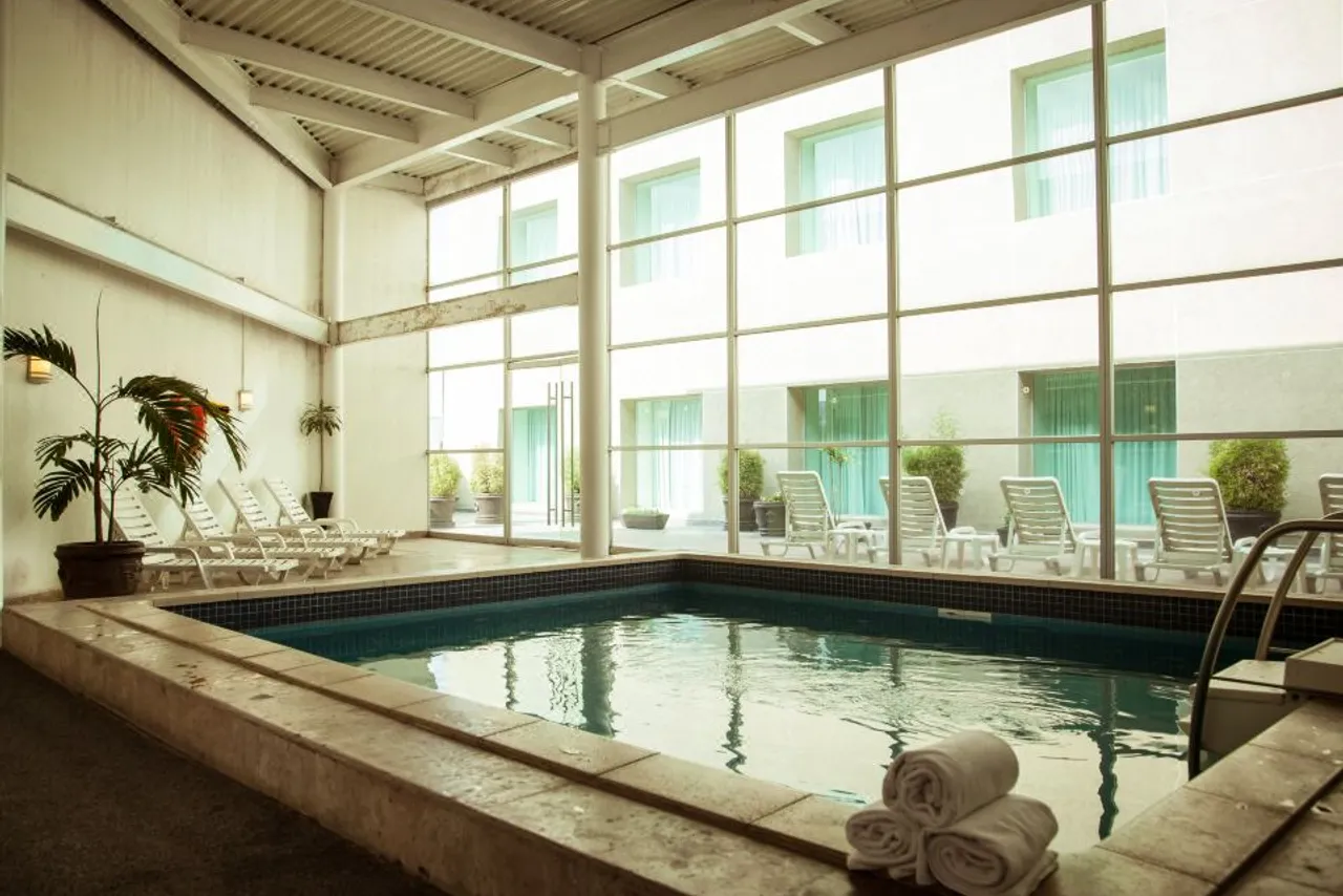 Fiesta Inn Periferico Sur — rooms and atmosphere