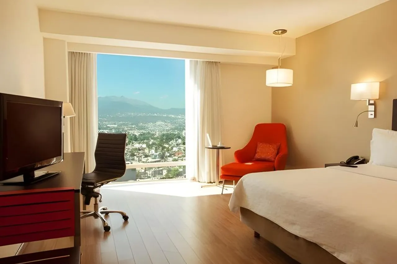Fiesta Inn Periferico Sur — rooms and atmosphere