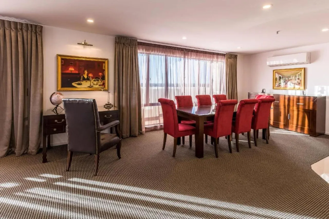 Fino Hotel & Suites — ภาพห้องพักและบรรยากาศ