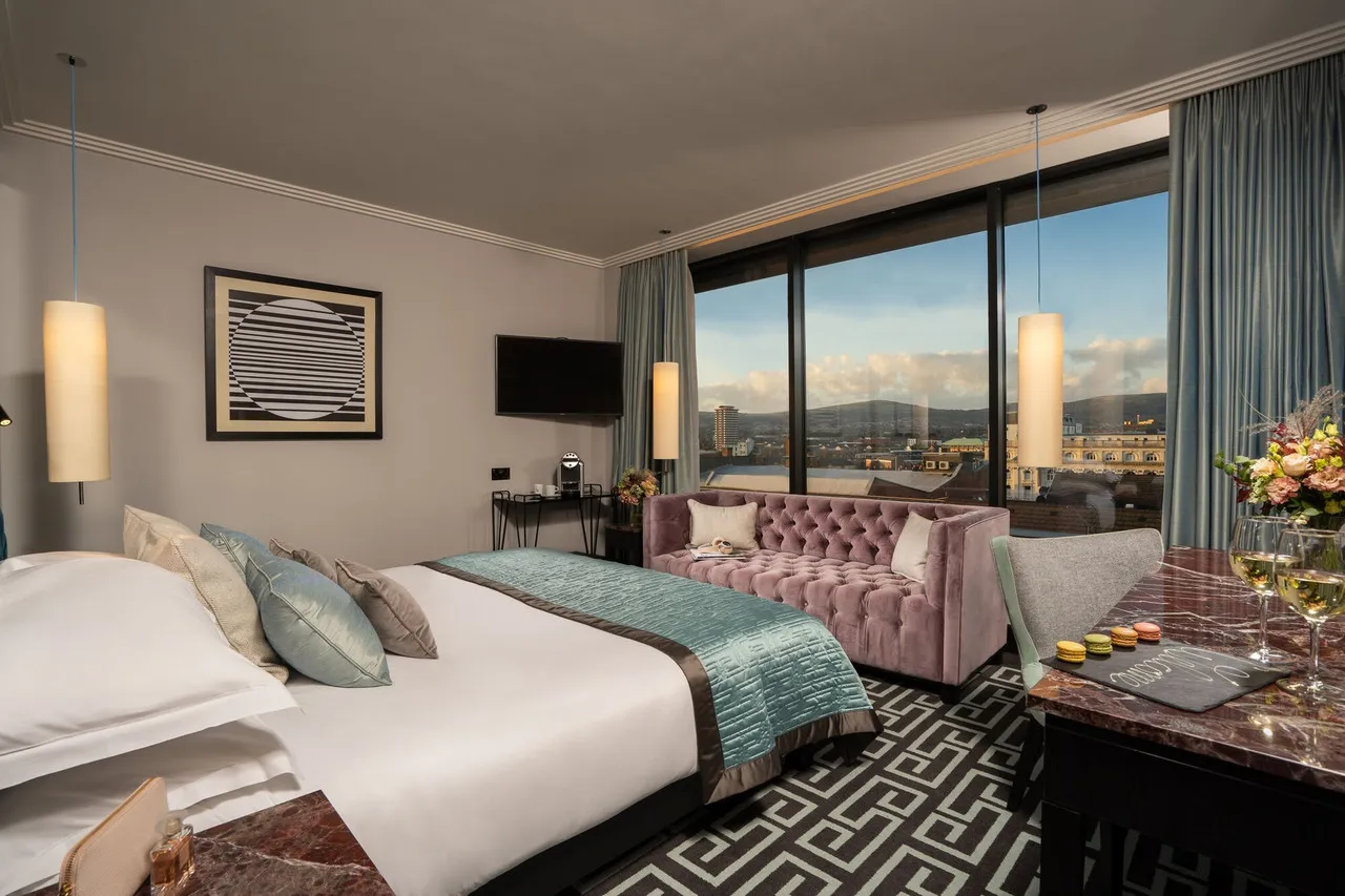 Fitzwilliam Hotel Belfast — rooms and atmosphere