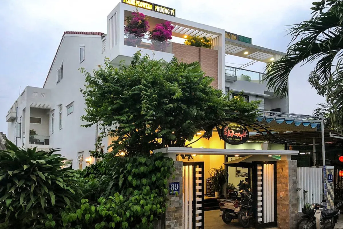 Flame Flowers Homestay Hoi An — rooms and atmosphere