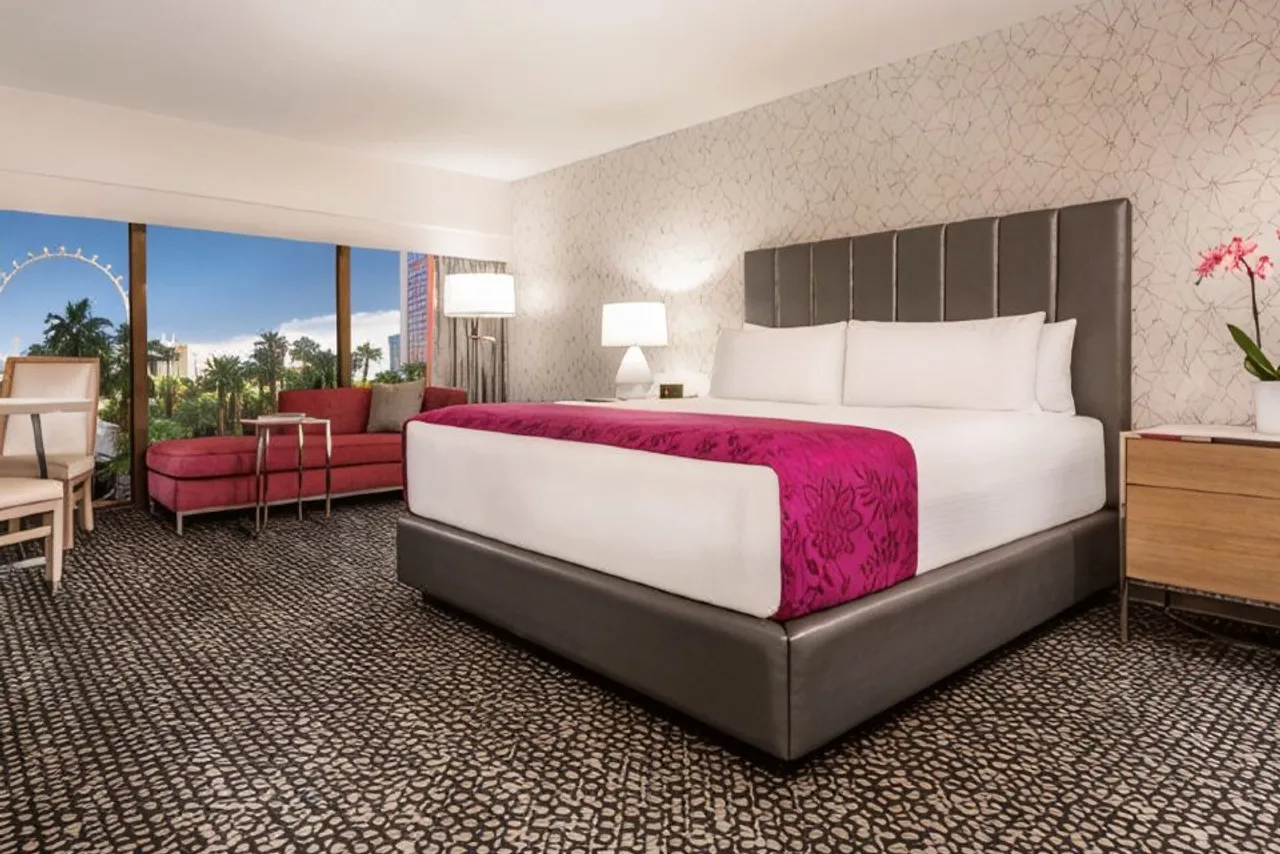 Flamingo Las Vegas Hotel & Casino — rooms and atmosphere