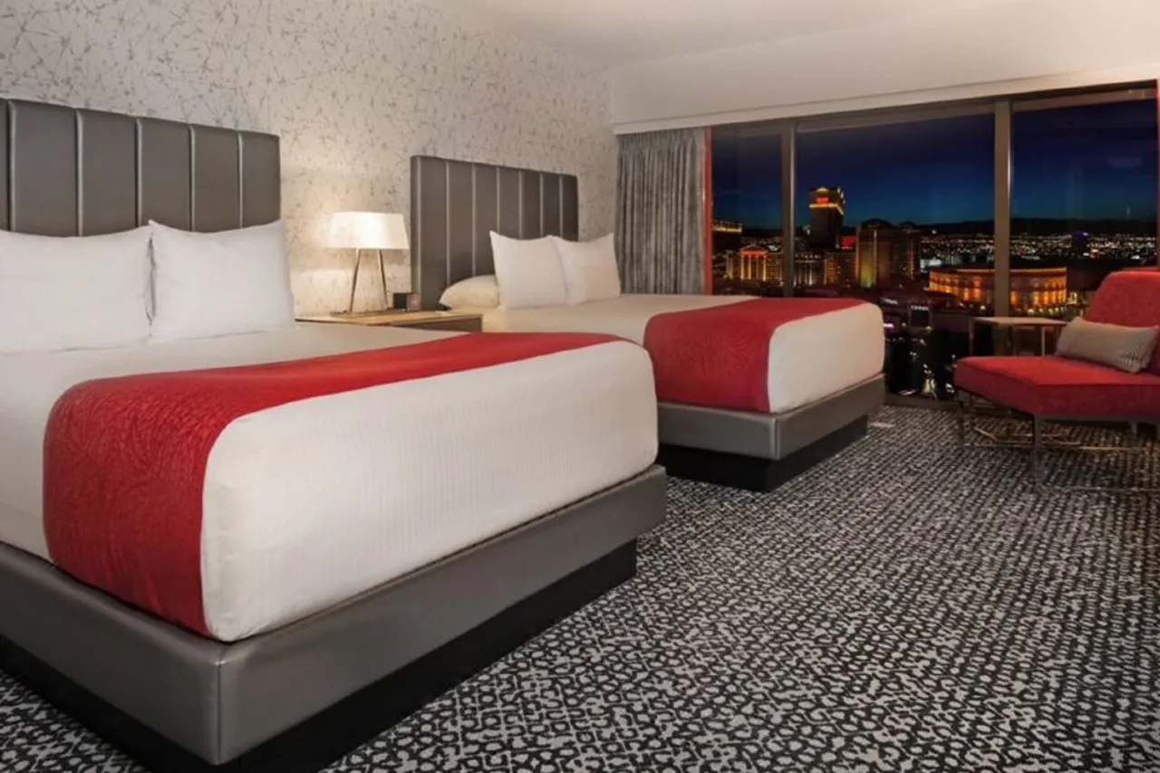 Flamingo Las Vegas Hotel & Casino — rooms and atmosphere