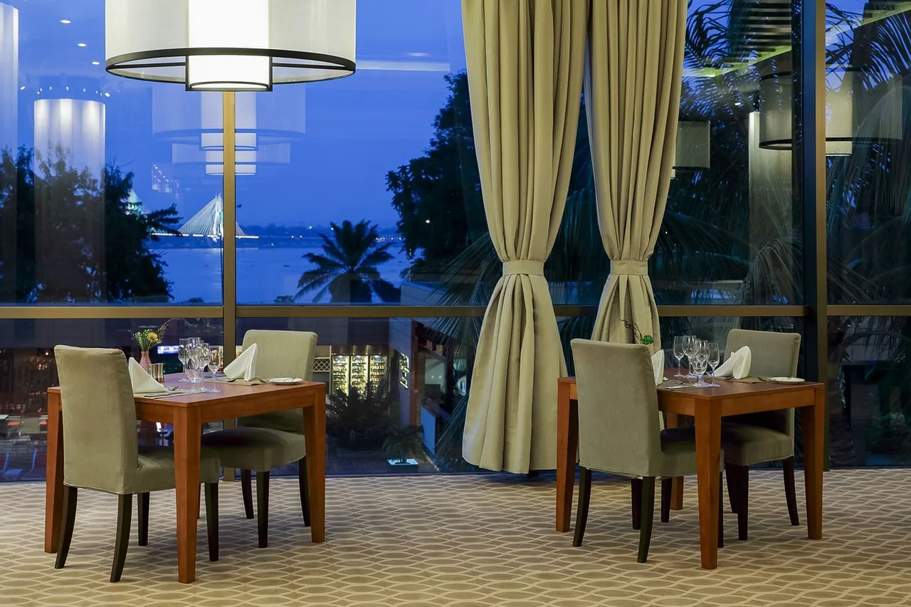 Fleuve Congo Hotel by Blazon Hotels — rooms and atmosphere