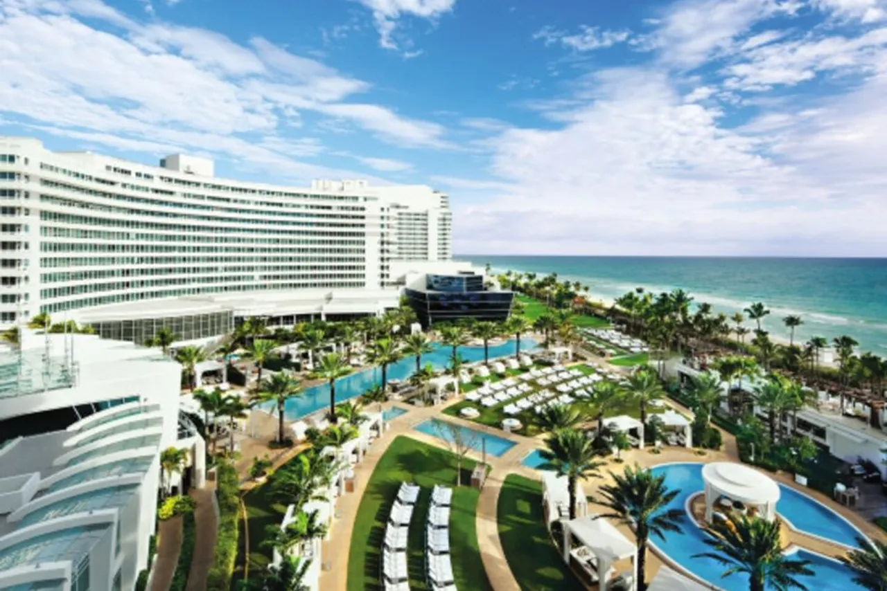 Fontainebleau Miami Beach — rooms and atmosphere
