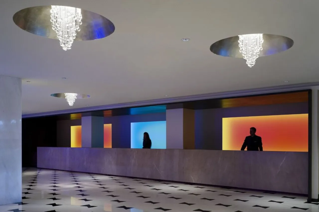 Fontainebleau Miami Beach — rooms and atmosphere