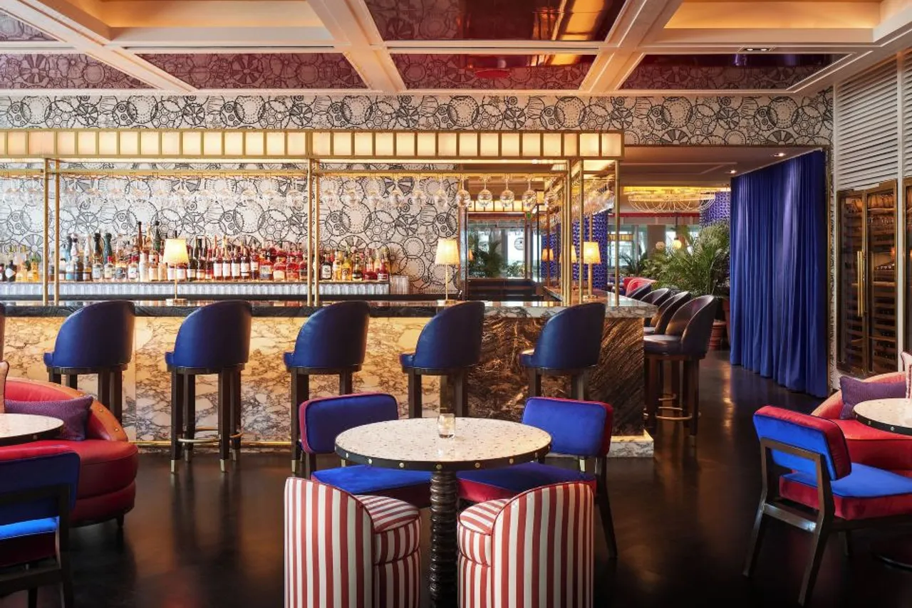 Fontainebleau Miami Beach — rooms and atmosphere