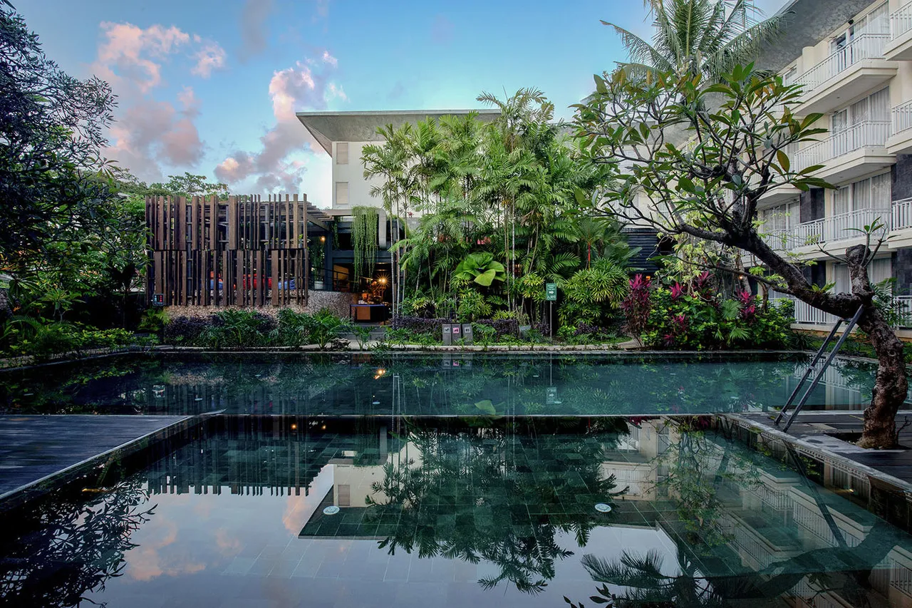 THE 1O1 Bali Fontana Seminyak — rooms and atmosphere