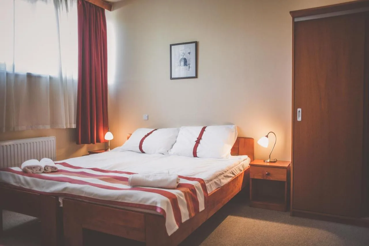 Fordan Hotel Pécs — rooms and atmosphere