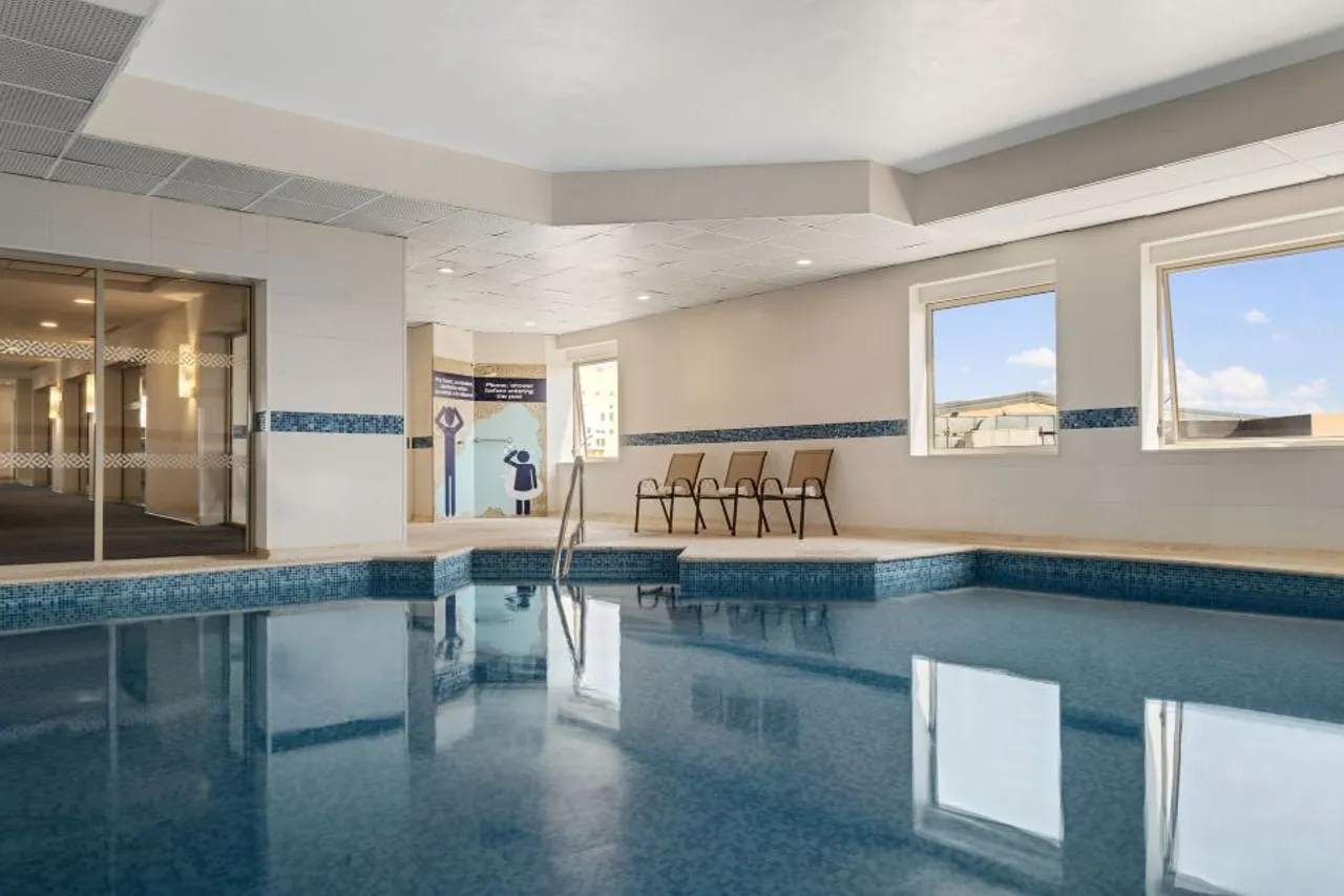 Four Points by Sheraton Monterrey Linda Vista — rooms and atmosphere