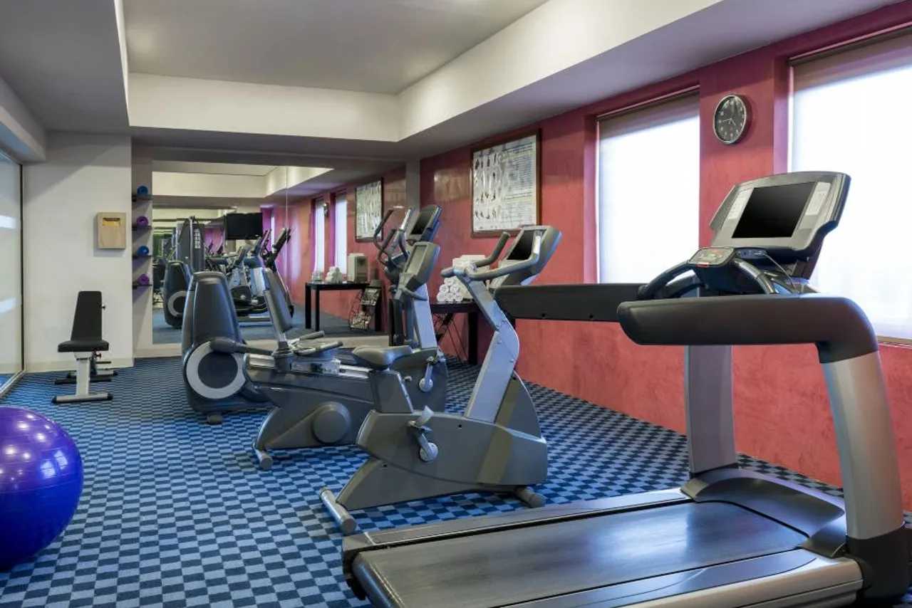 Four Points by Sheraton Monterrey Linda Vista — rooms and atmosphere