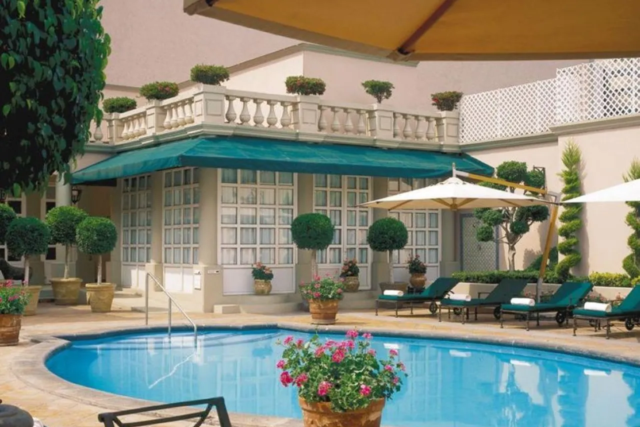 Four Seasons Hotel Mexico City — rooms and atmosphere