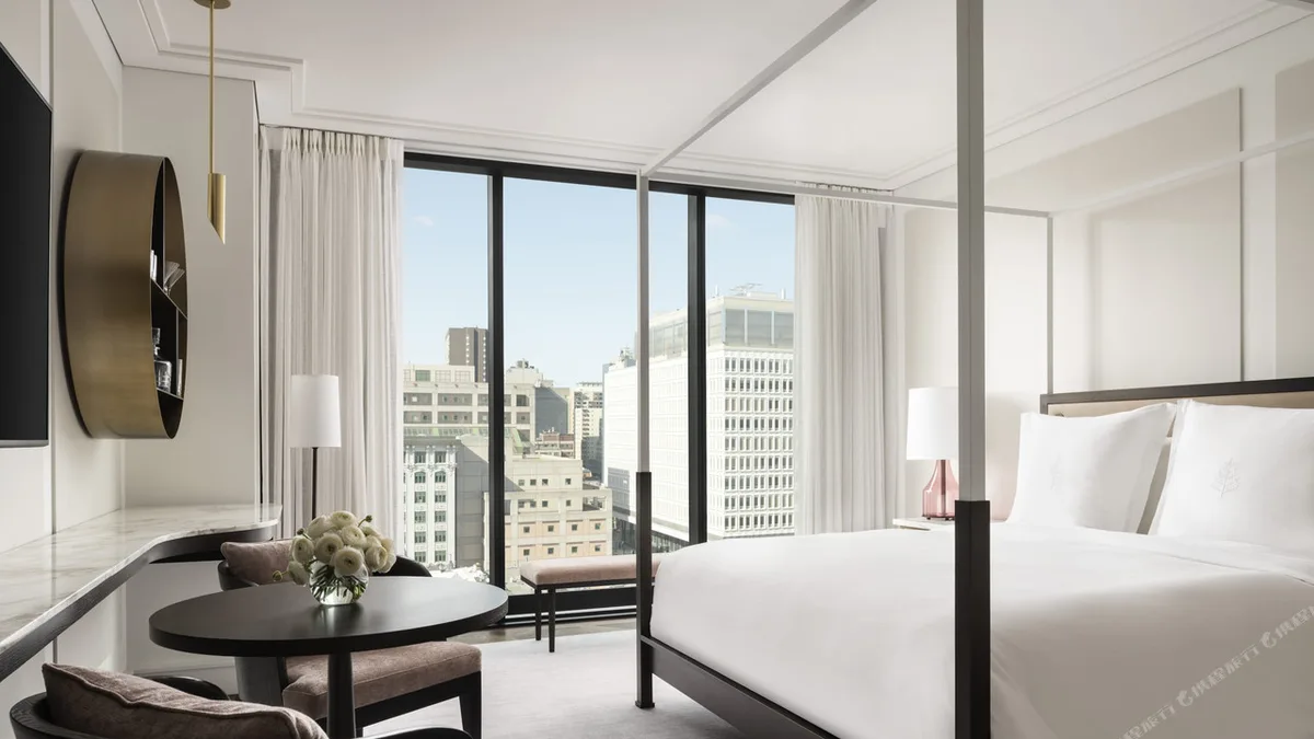 Four Seasons Hotel Montreal — มอนทรีออล
