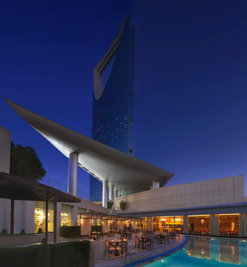 Four Seasons Hotel Riyadh at Kingdom Centre — ภาพห้องพักและบรรยากาศ