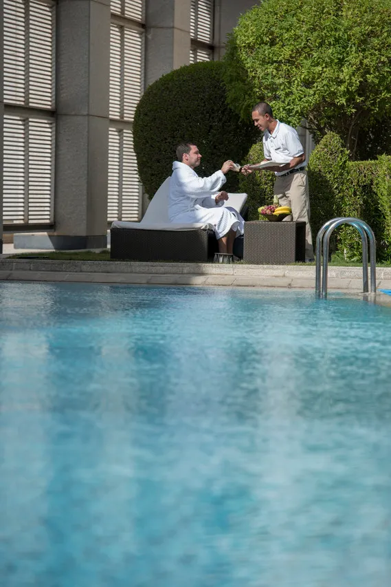 Four Seasons Hotel Riyadh at Kingdom Centre — ภาพห้องพักและบรรยากาศ