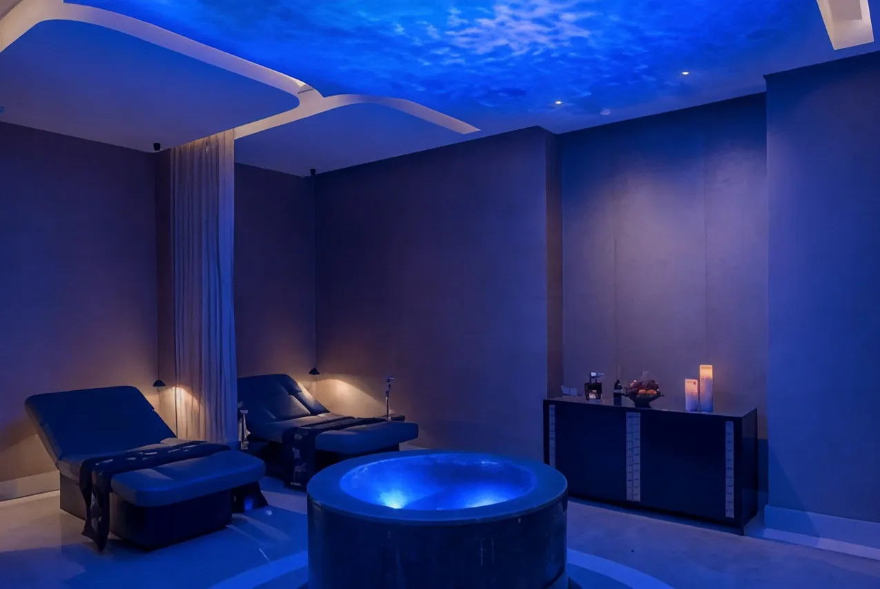 Four Seasons Hotel Riyadh at Kingdom Centre — ภาพห้องพักและบรรยากาศ
