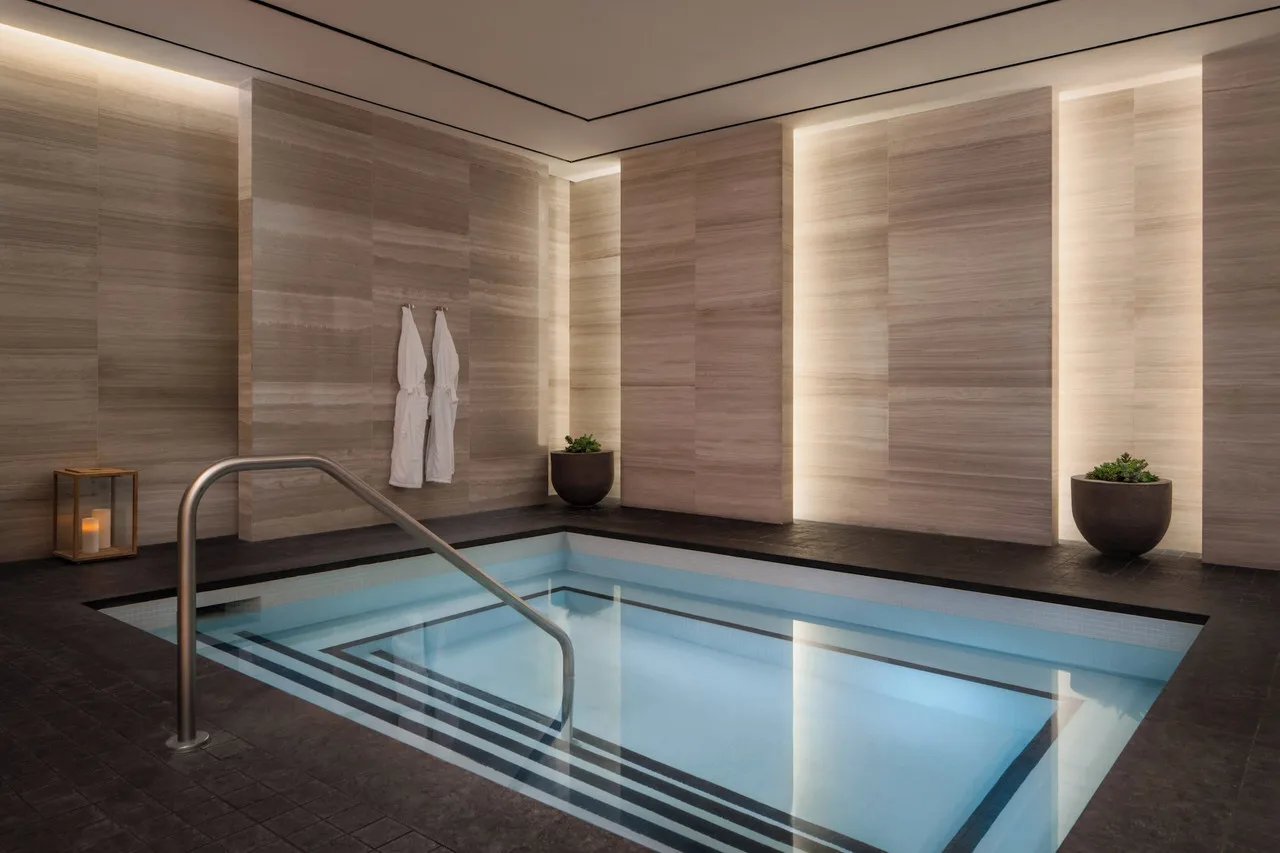 Four Seasons Hotel Toronto at Yorkville — ภาพห้องพักและบรรยากาศ