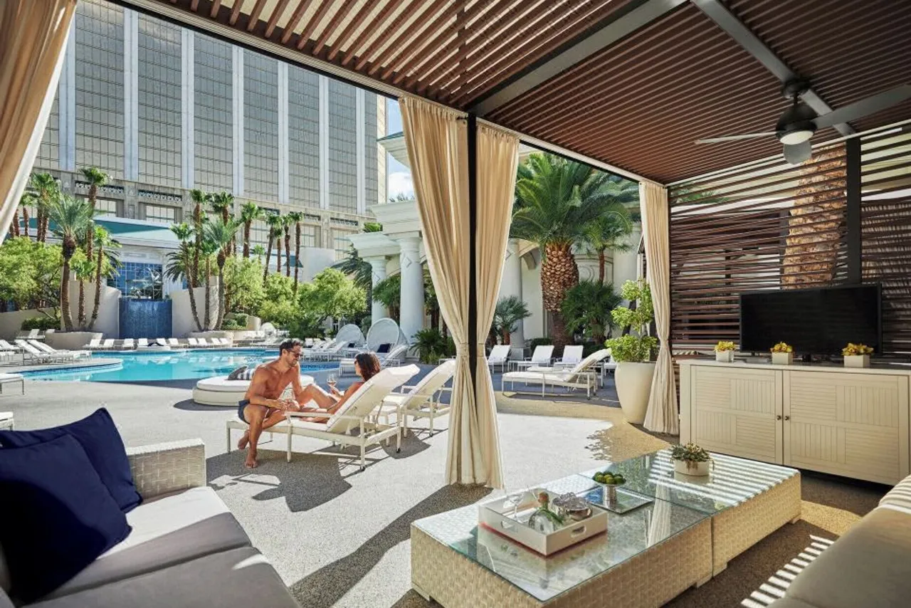 Four Seasons Hotel Las Vegas — rooms and atmosphere