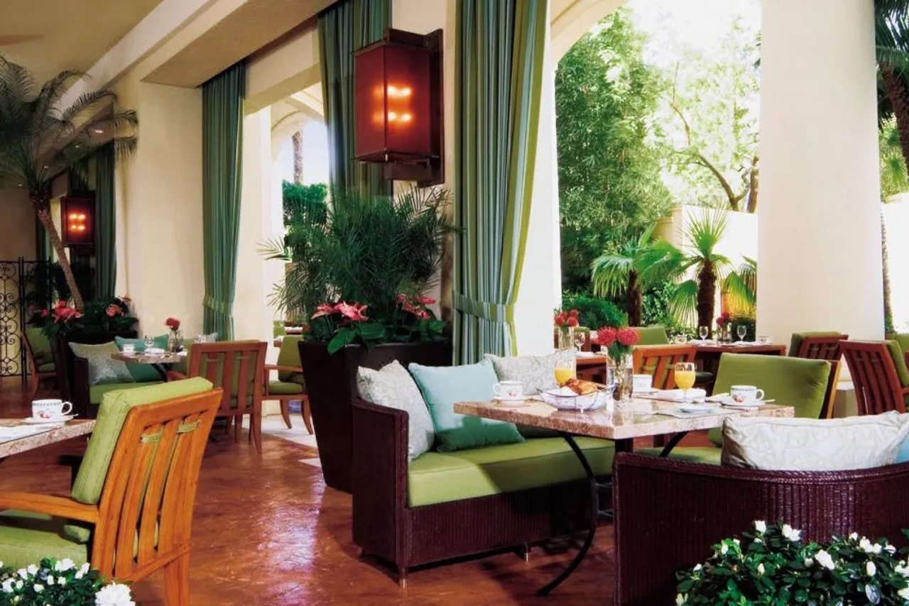 Four Seasons Hotel Las Vegas — rooms and atmosphere