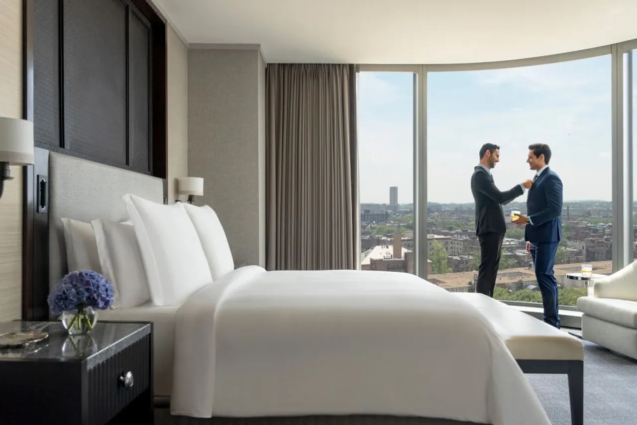 Four Seasons Hotel One Dalton Street, Boston — rooms and atmosphere