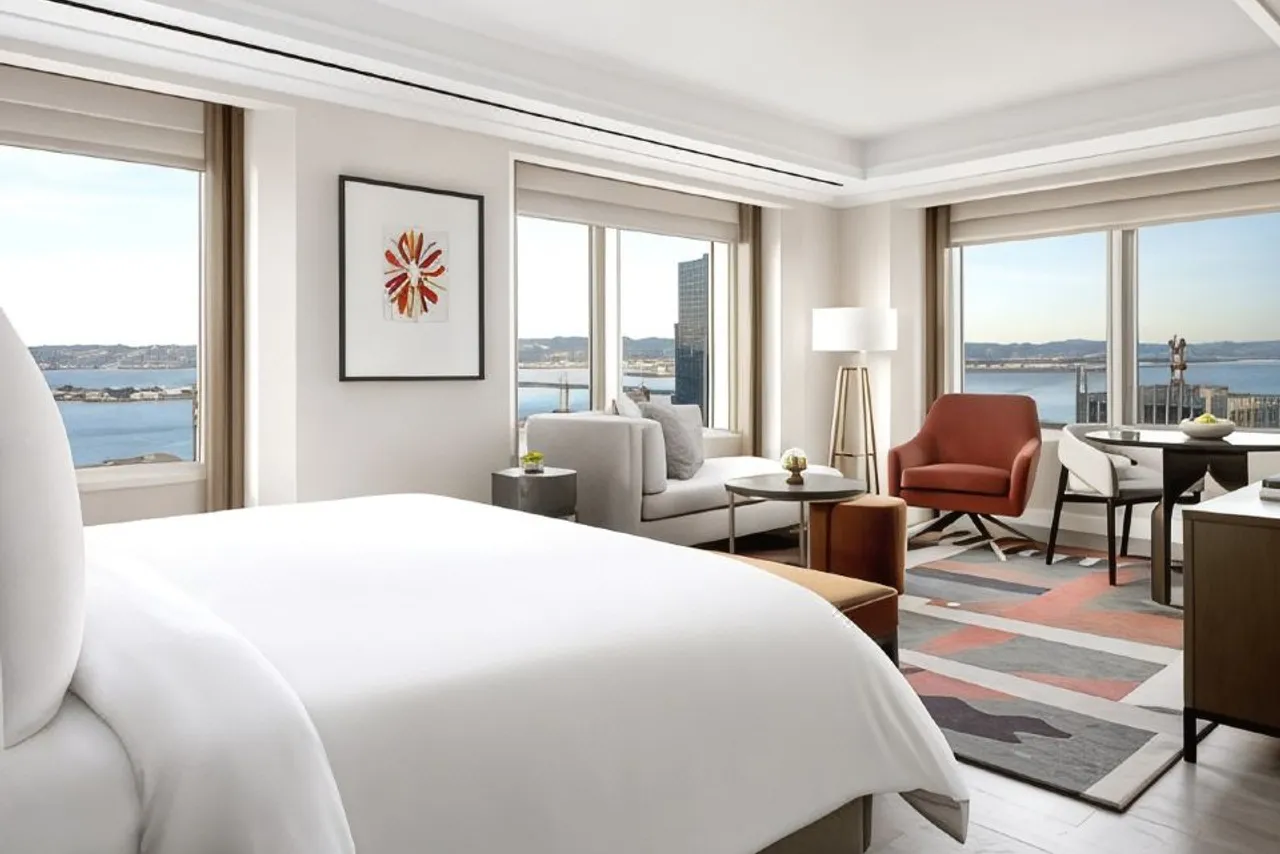 Four Seasons Hotel San Francisco at Embarcadero — rooms and atmosphere