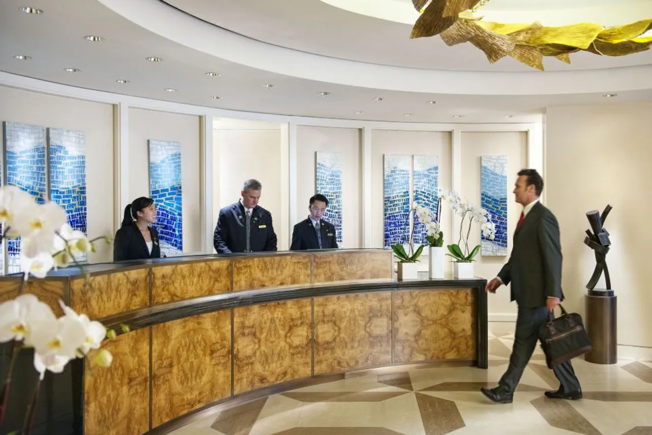 Four Seasons Hotel San Francisco at Embarcadero — rooms and atmosphere