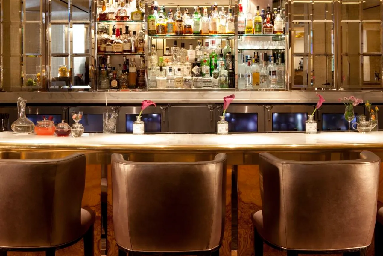 Four Seasons Hotel San Francisco at Embarcadero — rooms and atmosphere