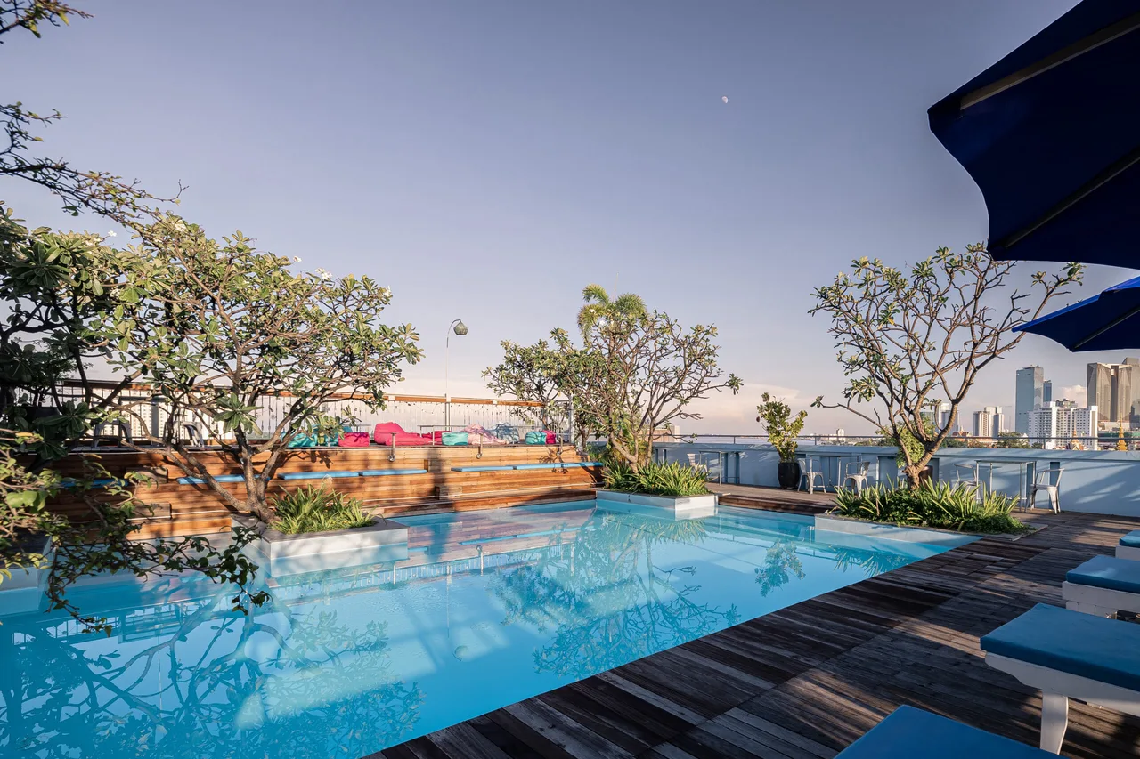 The Frangipani Royal Palace Hotel — rooms and atmosphere