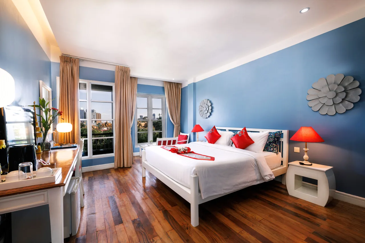 The Frangipani Royal Palace Hotel — rooms and atmosphere