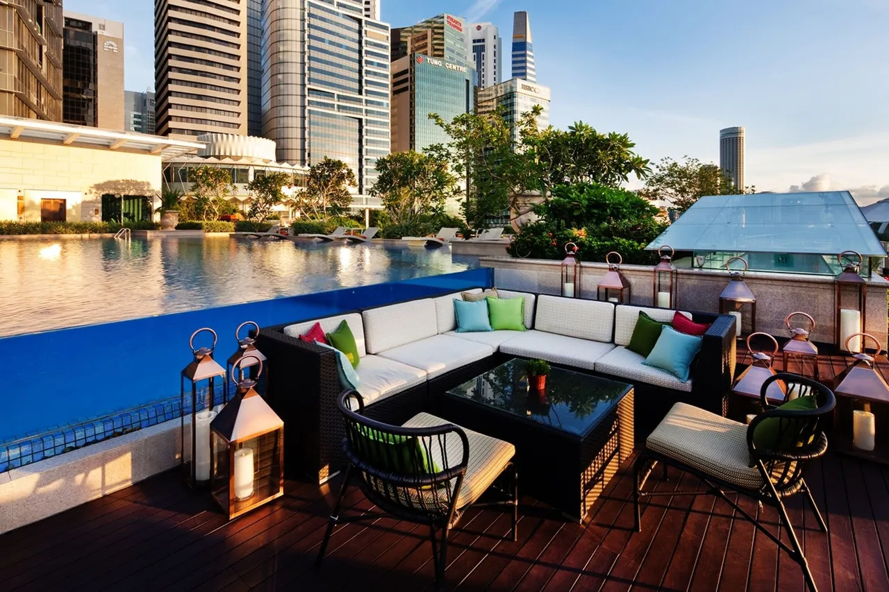 The Fullerton Bay Hotel Singapore — rooms and atmosphere