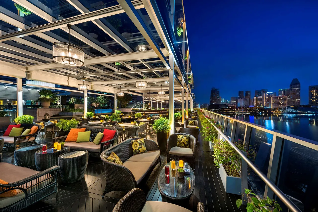 The Fullerton Bay Hotel Singapore — rooms and atmosphere