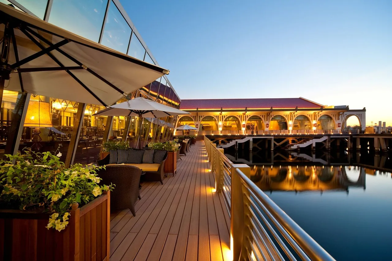 The Fullerton Bay Hotel Singapore — rooms and atmosphere