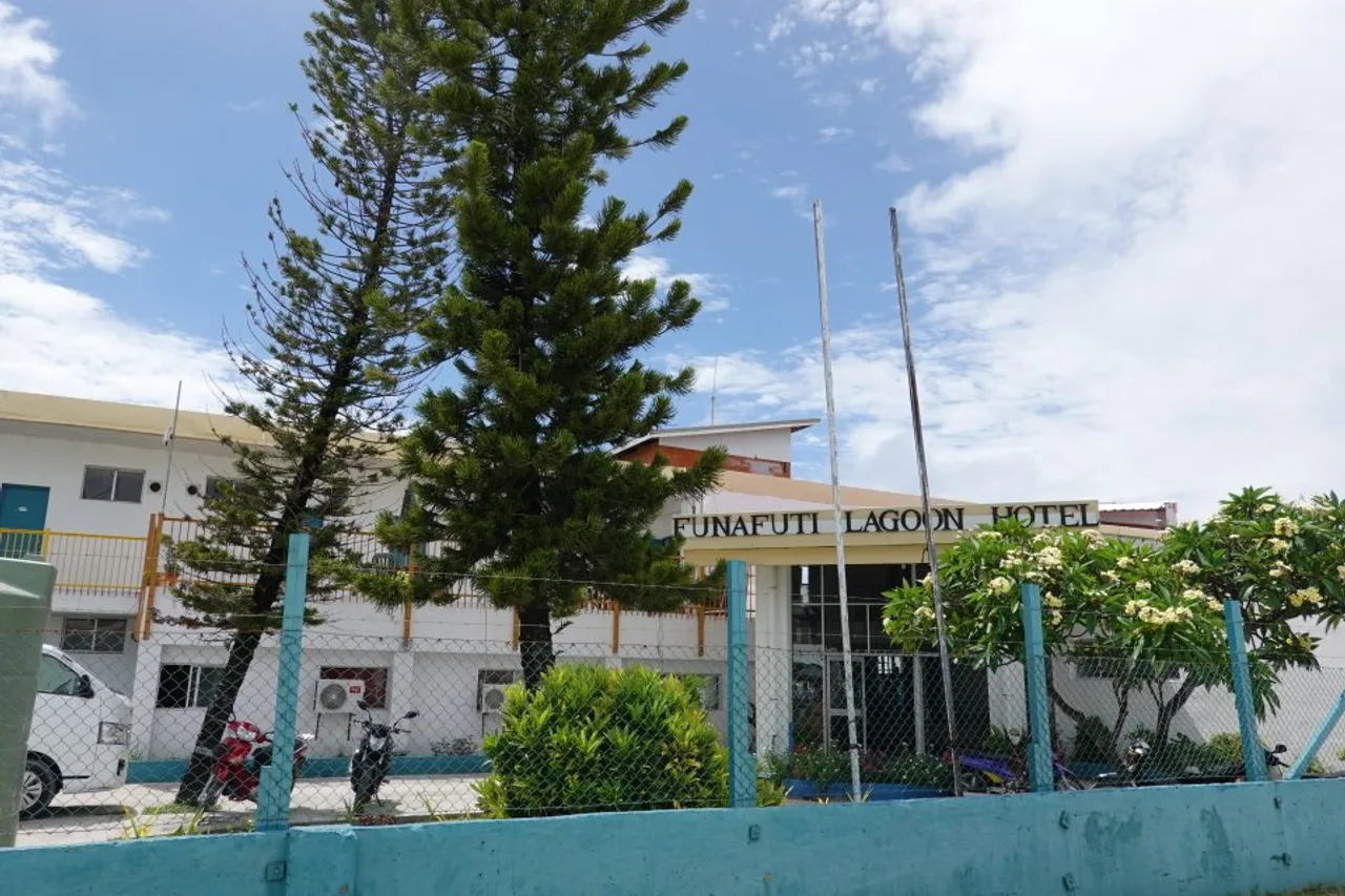 Funafuti Lagoon Hotel — rooms and atmosphere