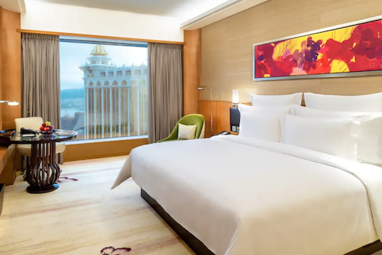 Galaxy Hotel — rooms and atmosphere