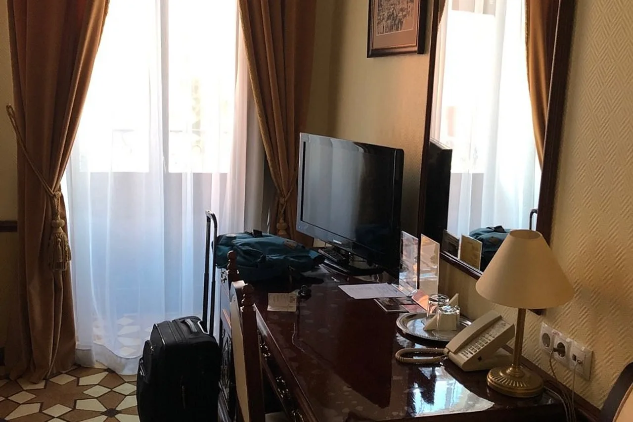 Garni Hotel — rooms and atmosphere