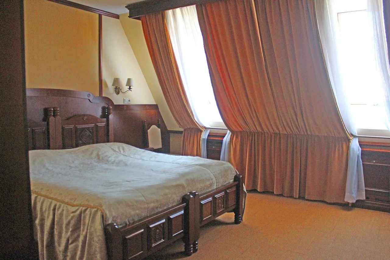 Garni Hotel — rooms and atmosphere