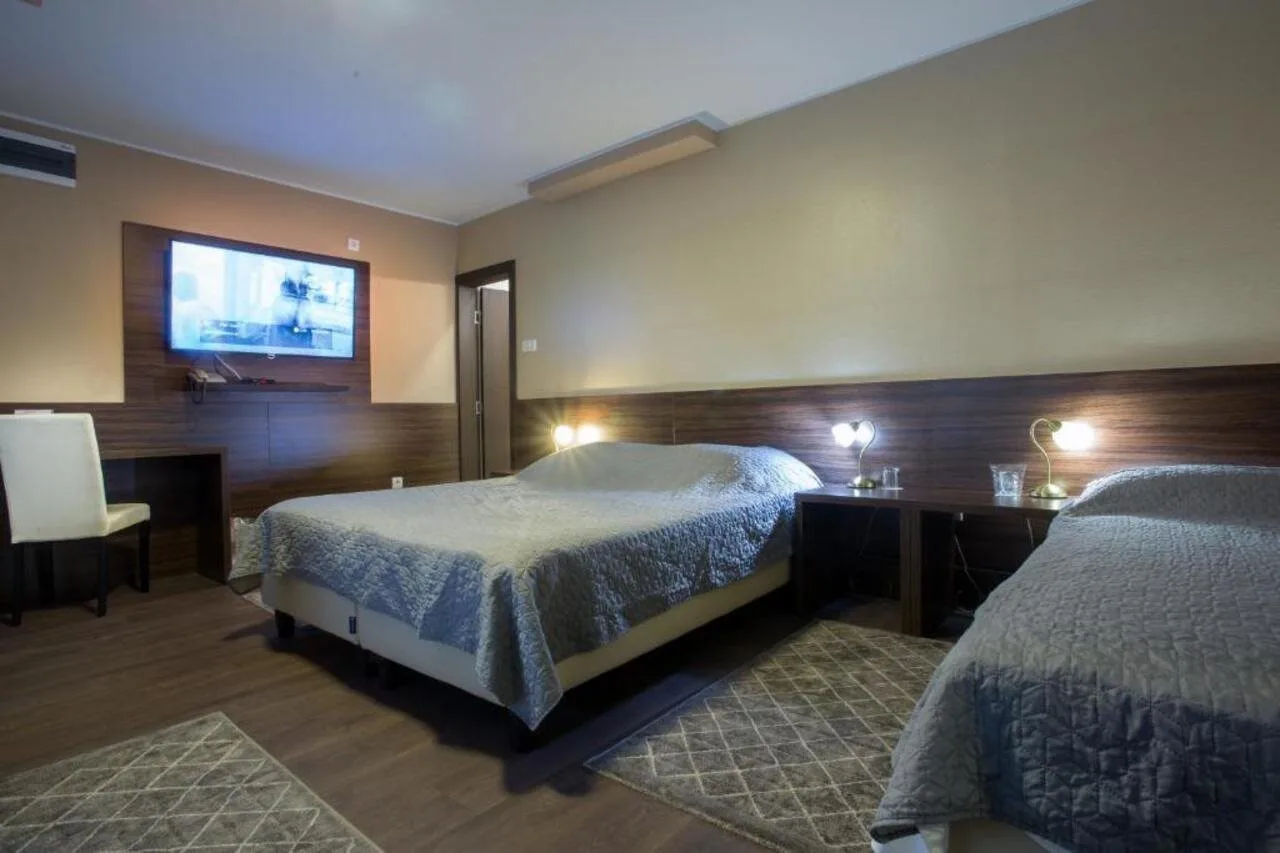 Garni Hotel Zenit — ภาพห้องพักและบรรยากาศ