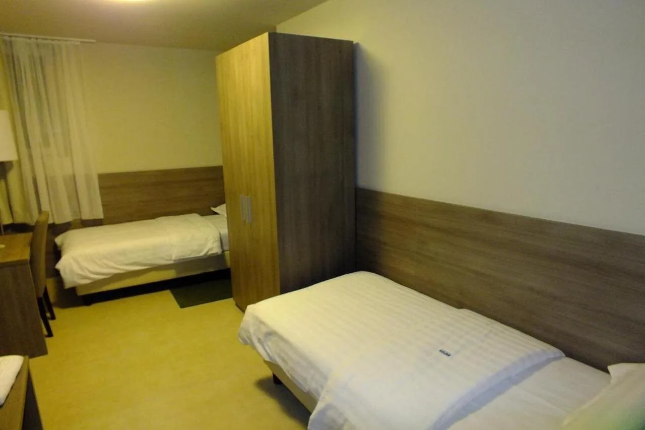Garni Hotel Zenit — ภาพห้องพักและบรรยากาศ