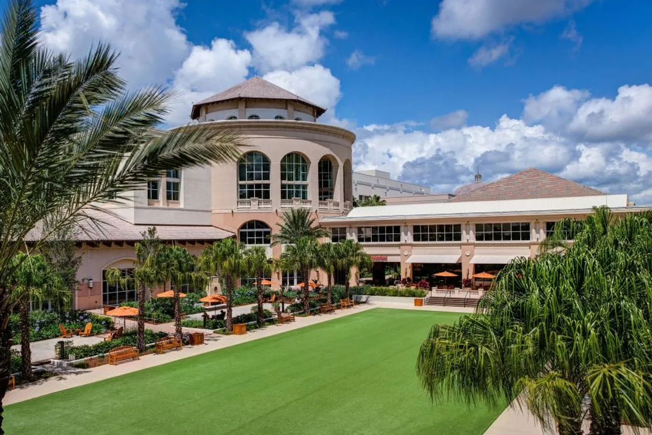 Gaylord Palms Resort & Convention Center — rooms and atmosphere